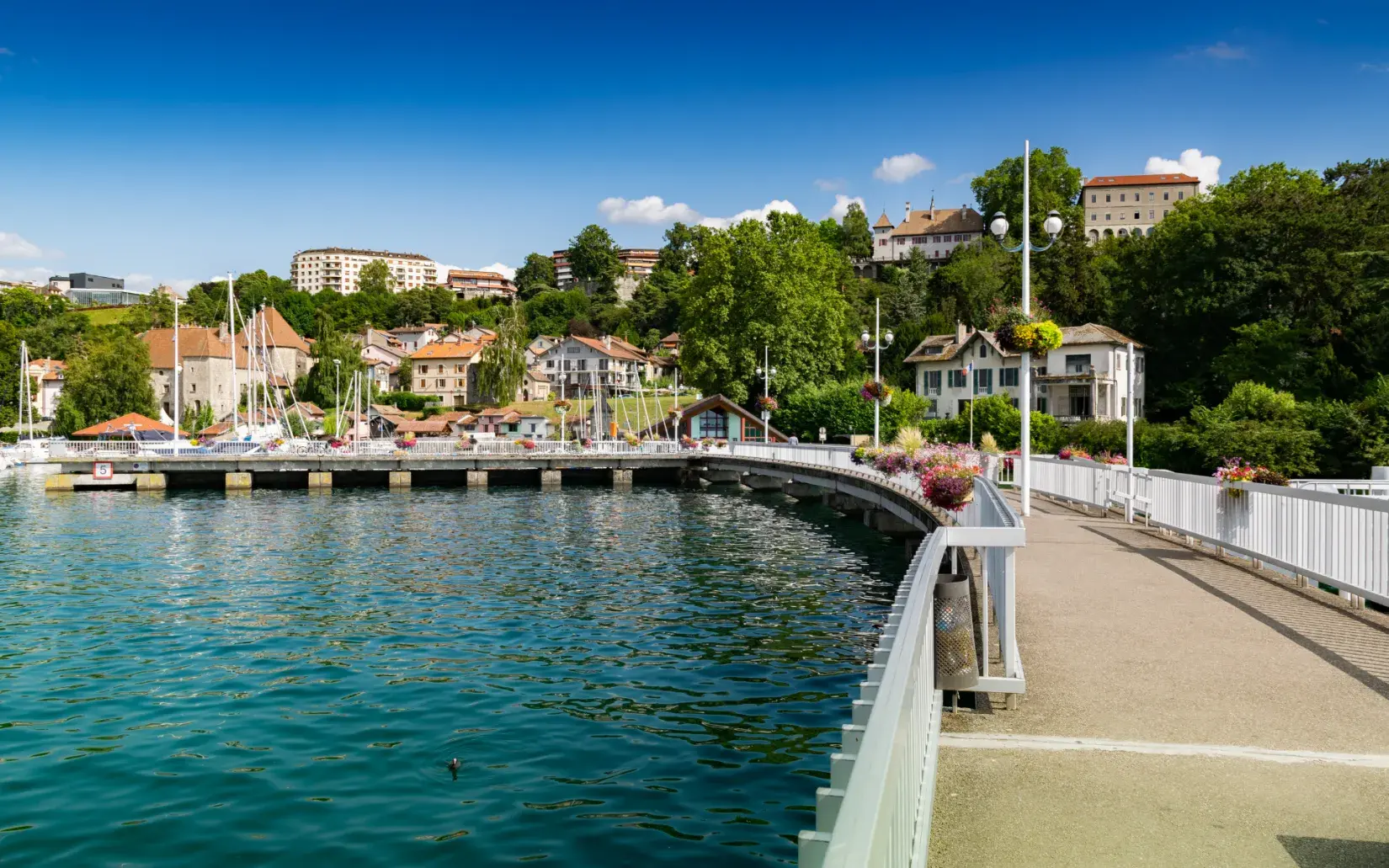 thonon-photo-ville-adobe-librededroit