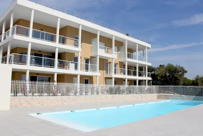 villeneuveloubet-belair-photo-facadepiscine1