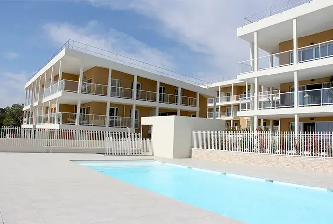 villeneuveloubet-belair-photo-facadepiscine2